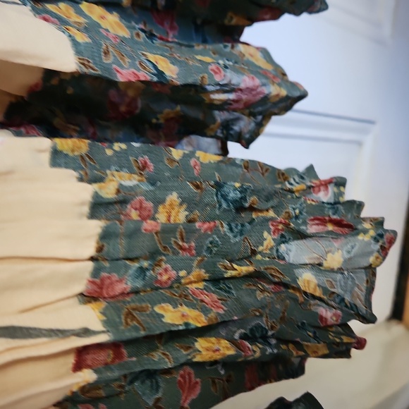 Full floral Skirt - Picture 3 of 4